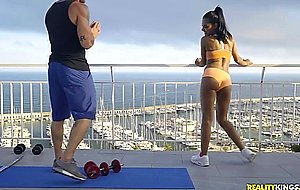 Apolonia lapiedra and her private trainer are working out on the rooftop