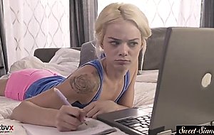 Glamcore teen jizzed on perfect ass