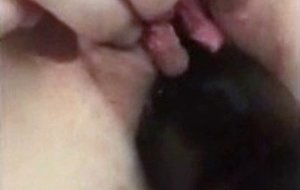 Girl plays pussy