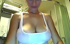 Sexy busty milf gets sweet on cam