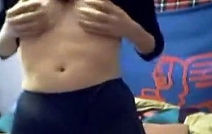Teen blonde sweet de l'Est se masturbe à la webcam