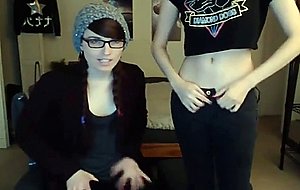 Tranny's suck and play on cam