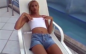 Beauty flashing at the pool
