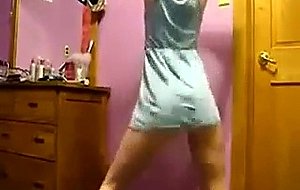 Amateur webcam girl ass shake