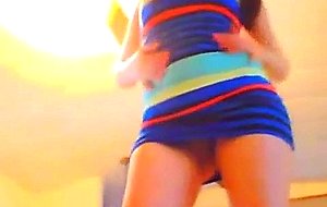 Hot chick masturbating her pussy on webcam