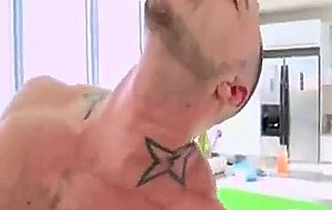 Guy with big muscles get cock in his ass