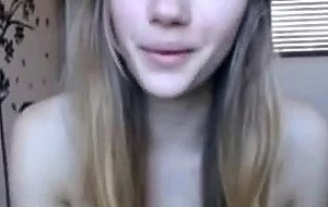 Webcam girl makes herself wet 2