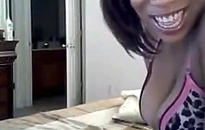 Bootylicious ebony babe with beautifull tits teasing