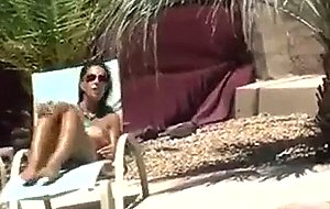 Laly in poolsidepov
